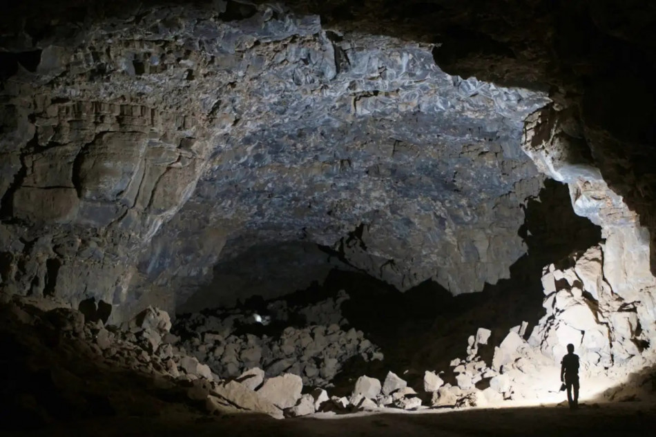 Археологи вперше виявили сліди проживання древніх людей у лавовому тунелі