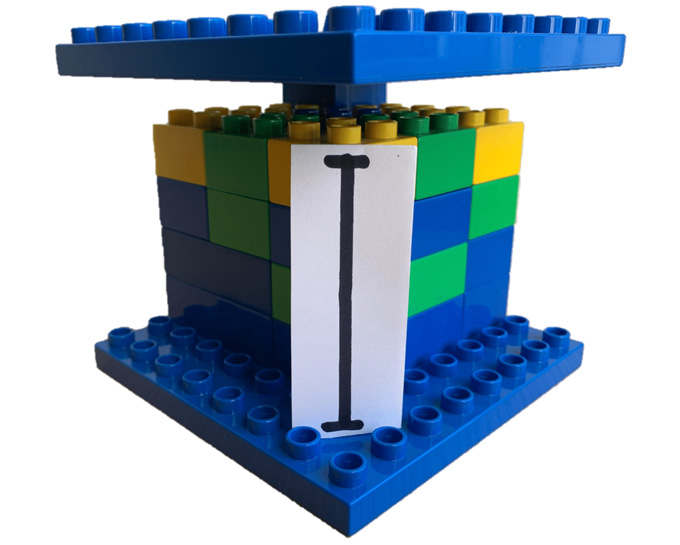 Конструкція Лего, дах якої просили врівноважити учасників експериментів.&amp;nbsp;Adams&amp;nbsp;et al. /&amp;nbsp;Nature, 2021