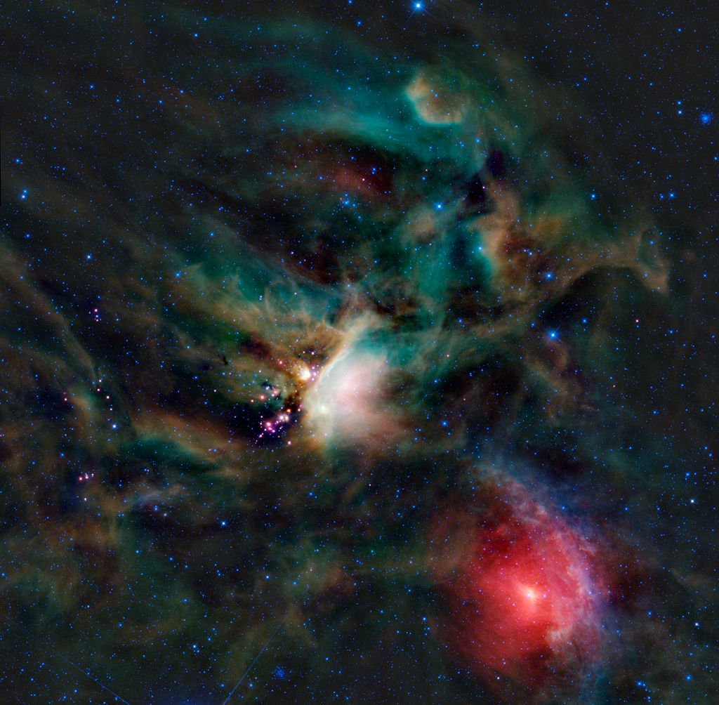 Молекулярна хмара Ро Змієносця, у якій відбуваються процеси зореутворення. Саме тут знаходиться знайдена астрономами система. NASA, JPL-Caltech, WISE Team / Wikimedia Commons