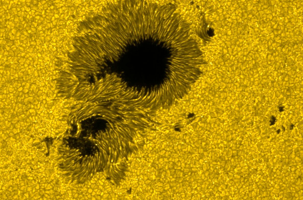 Сонячна пляма. NASA / JAXA
