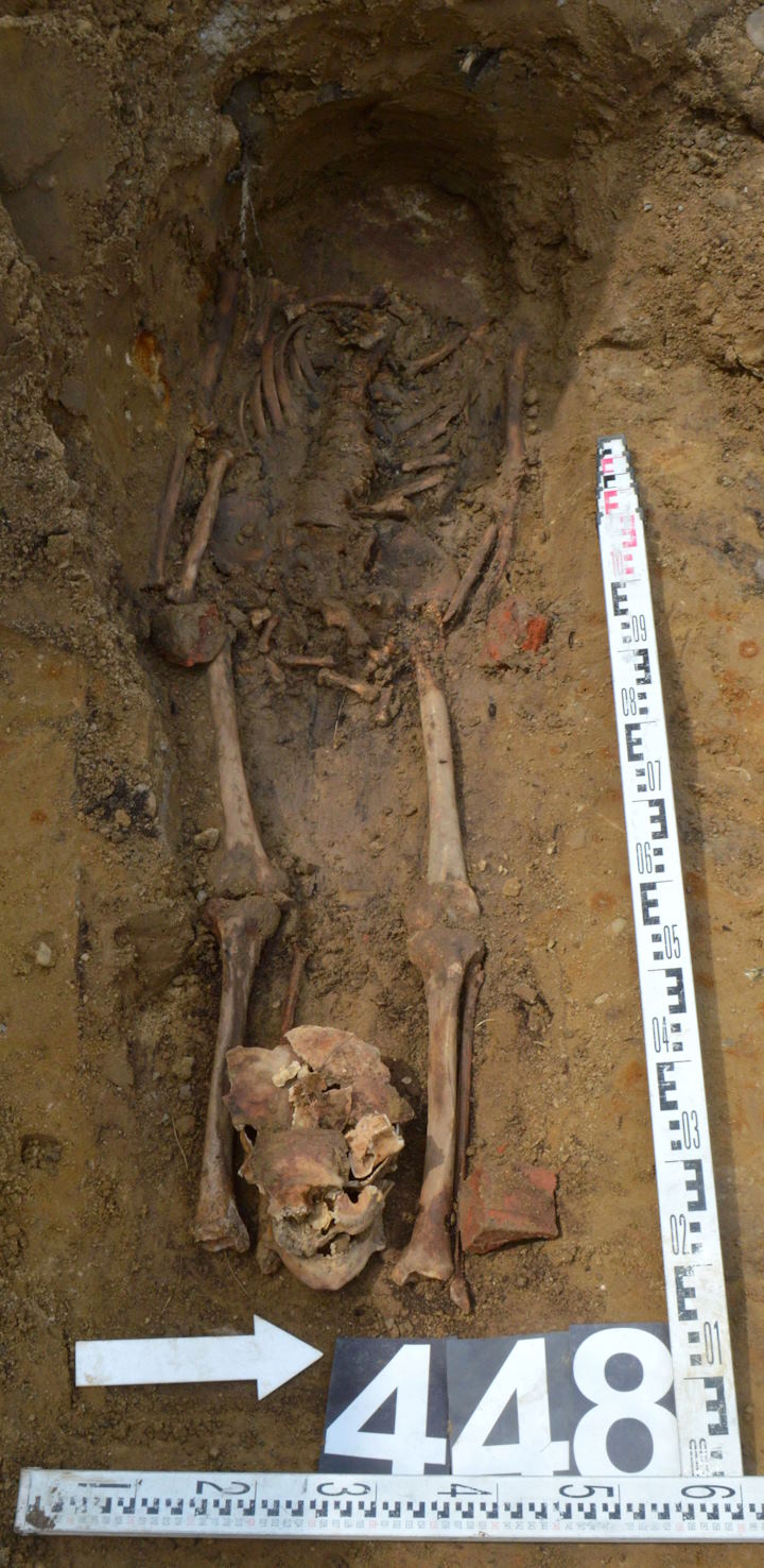 Скелет із відрубаною головою поміж ніг. Maciej Stromski&lt;br&gt;