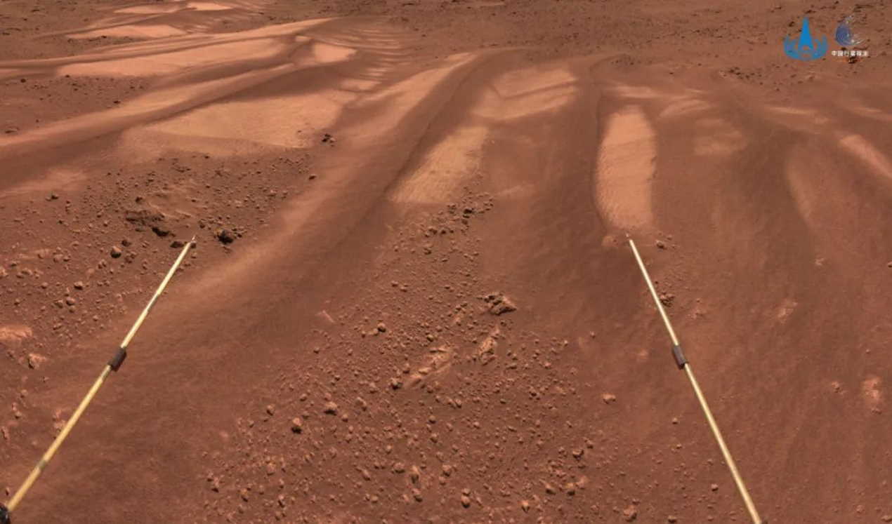 Марсіанська дюна, яку побачив&amp;nbsp;«Чжужун».&amp;nbsp;CNSA