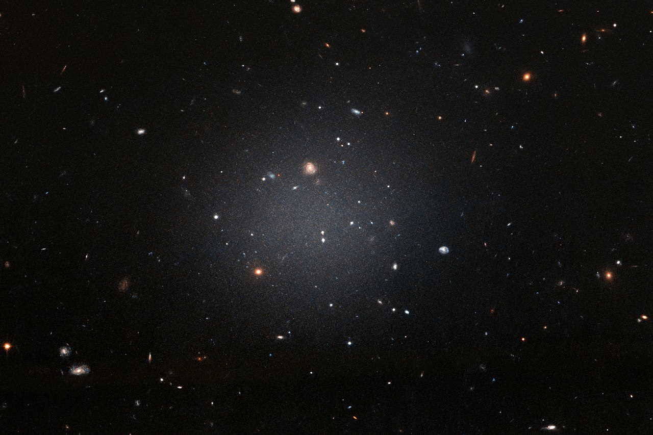 Галактика DF2. ESA, Hubble / Wikimedia Commons