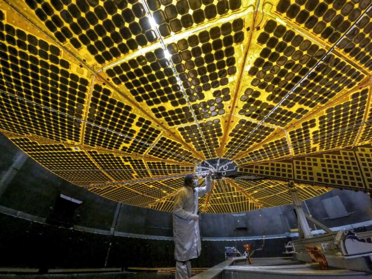 Одна з сонячних панелей «Люсі» / NASA