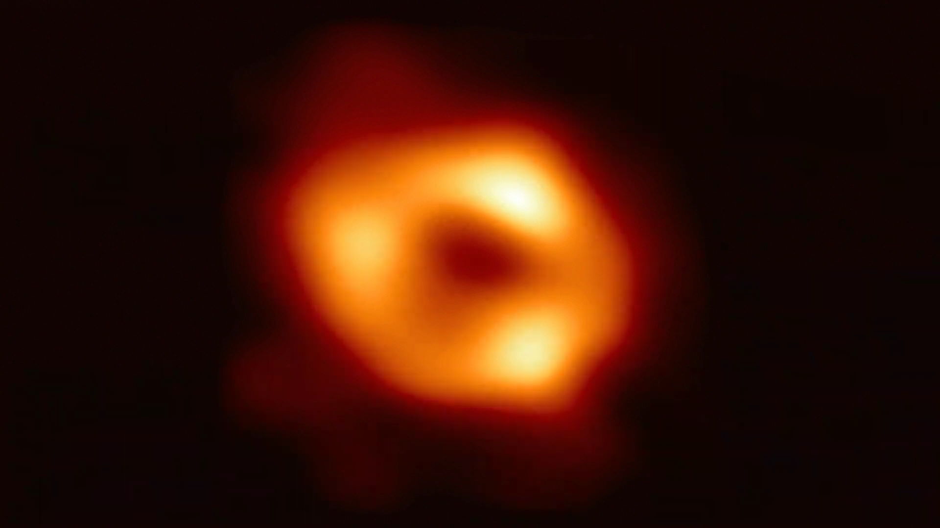 Перше в історії зображення тіні надмасивної чорної діри з центру Чумацького Шляху / ESO