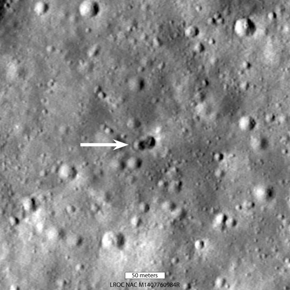 Збільшене зображення кратерів, протяжність яких в ширину разом складає 28 метрів.&amp;nbsp;NASA / Goddard / Arizona State University