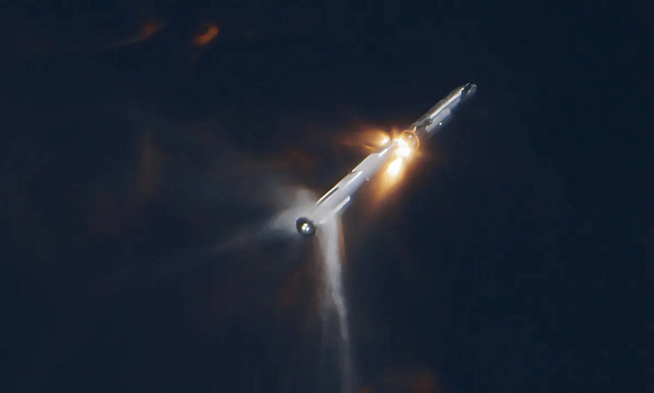 Starship у момент відділення першого ступеня у другому випробувальному польоті. SpaceX