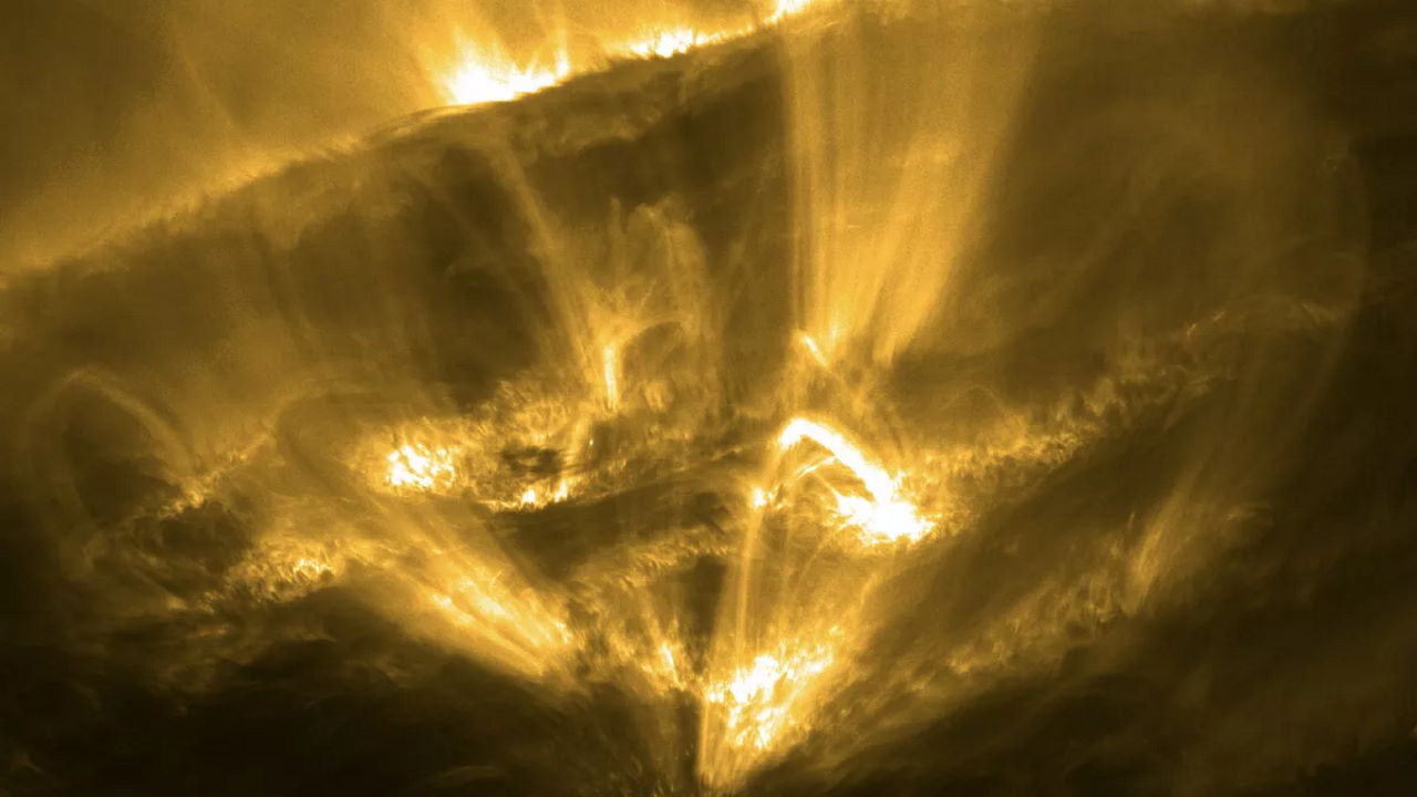 Корональні петлі.&amp;nbsp;ESA / Solar Orbiter EUI / HRI / Patrick Antolin