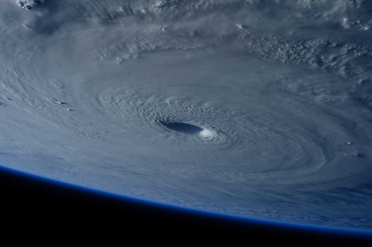 Гігантський ураган із космосу. NASA