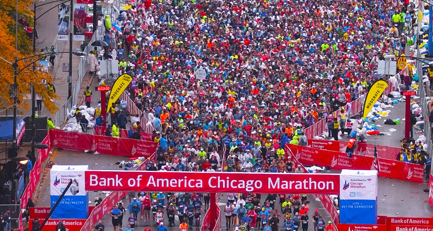 Натовп бігунів марафону в Чикаго. N. Bain, D. Bartolo / Science News