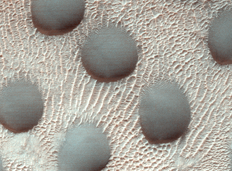 Ті ж дюни, але вкриті інеєм, які раніше сфотогравував MRO.&amp;nbsp;NASA/JPL-Caltech/UArizona