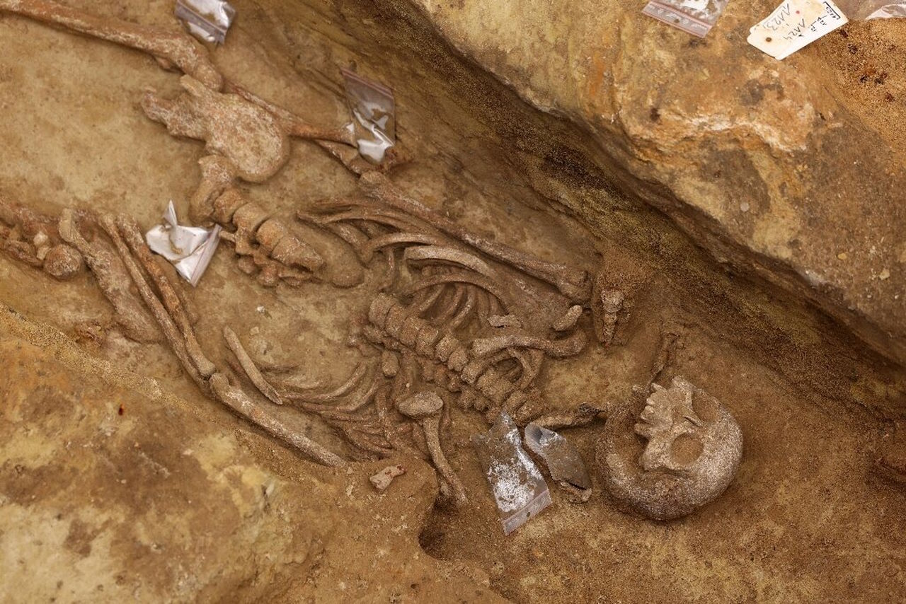 Один із людських скелетів, що відкопали біля станції.&amp;nbsp;INRAP