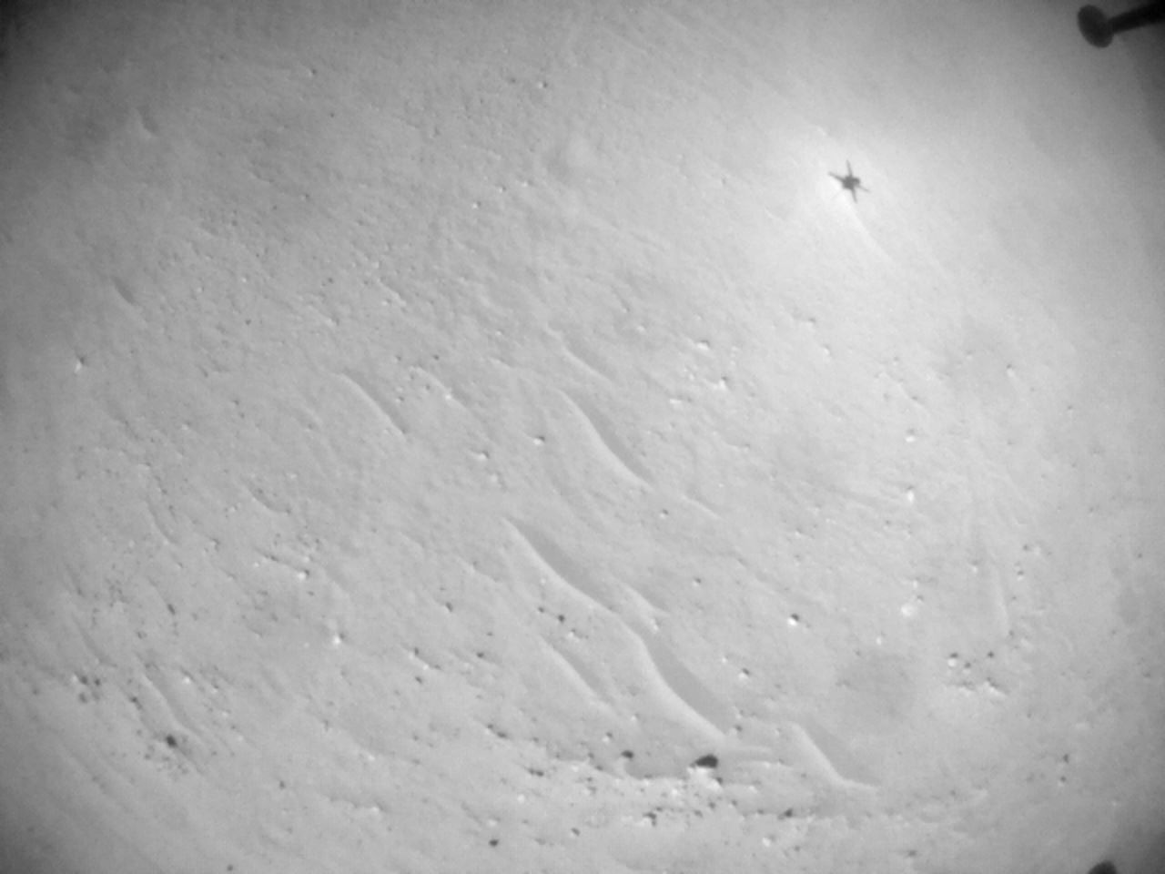 Тінь&amp;nbsp;«Інджін'юіті», яку він сфотографував під час польоту на бортову камеру. NASA