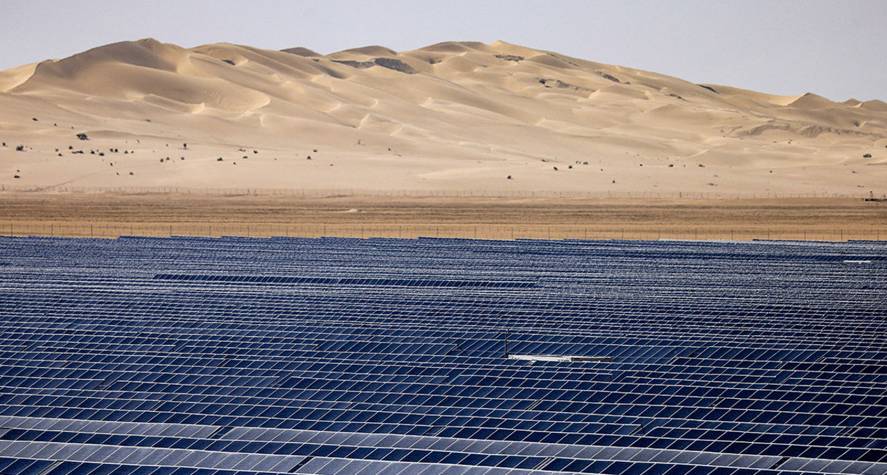 Ферма з видобутку сонячної енергії в ОАЕ.&amp;nbsp;Karim Sahib / Getty Images