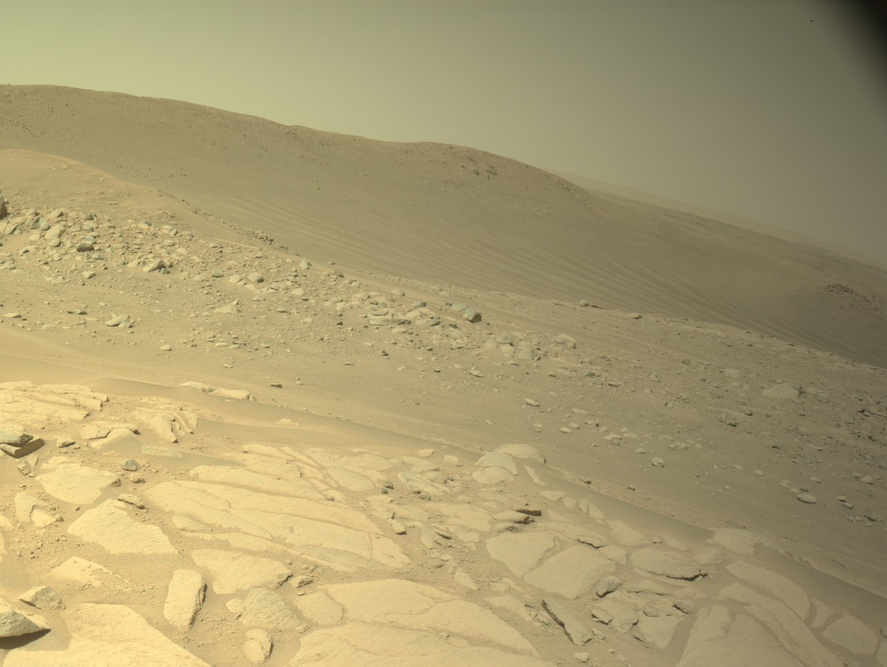 Світлина, яку&amp;nbsp;«Персеверанс» отримав біля кратера Бельва камерою Mastcam-Z.&amp;nbsp;NASA's Perseverance Mars Rover  / Twitter