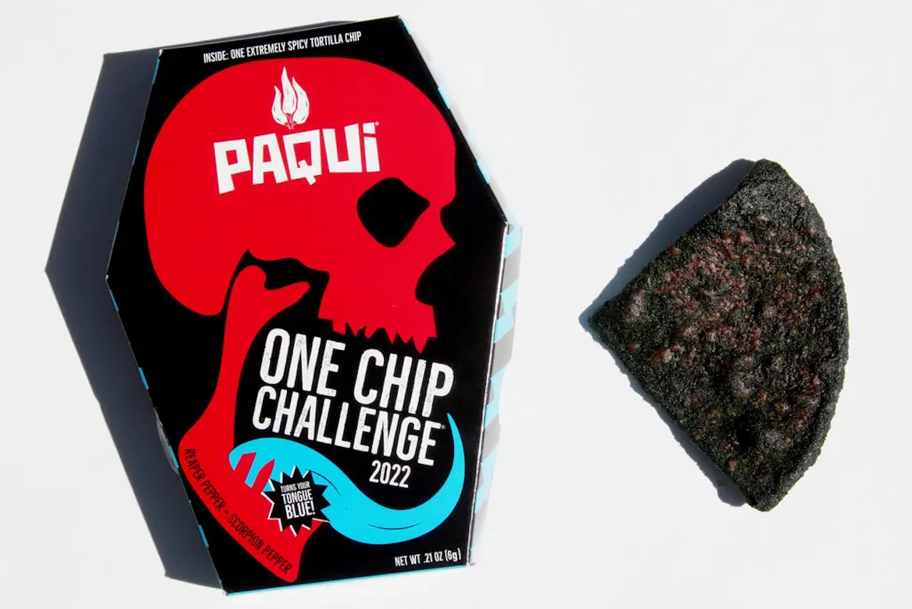 Коробка та чіпсина Paqui One Chip Challenge.&amp;nbsp;Sarah Dussault / MediaNews Group / The Mercury News via Getty Images