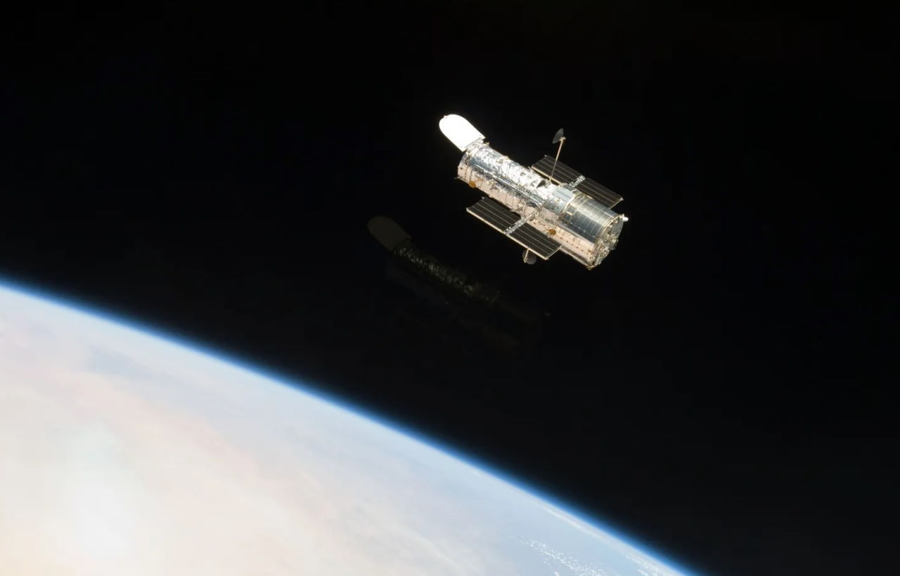 «Габбл» на своїй орбіті над Землею. NASA