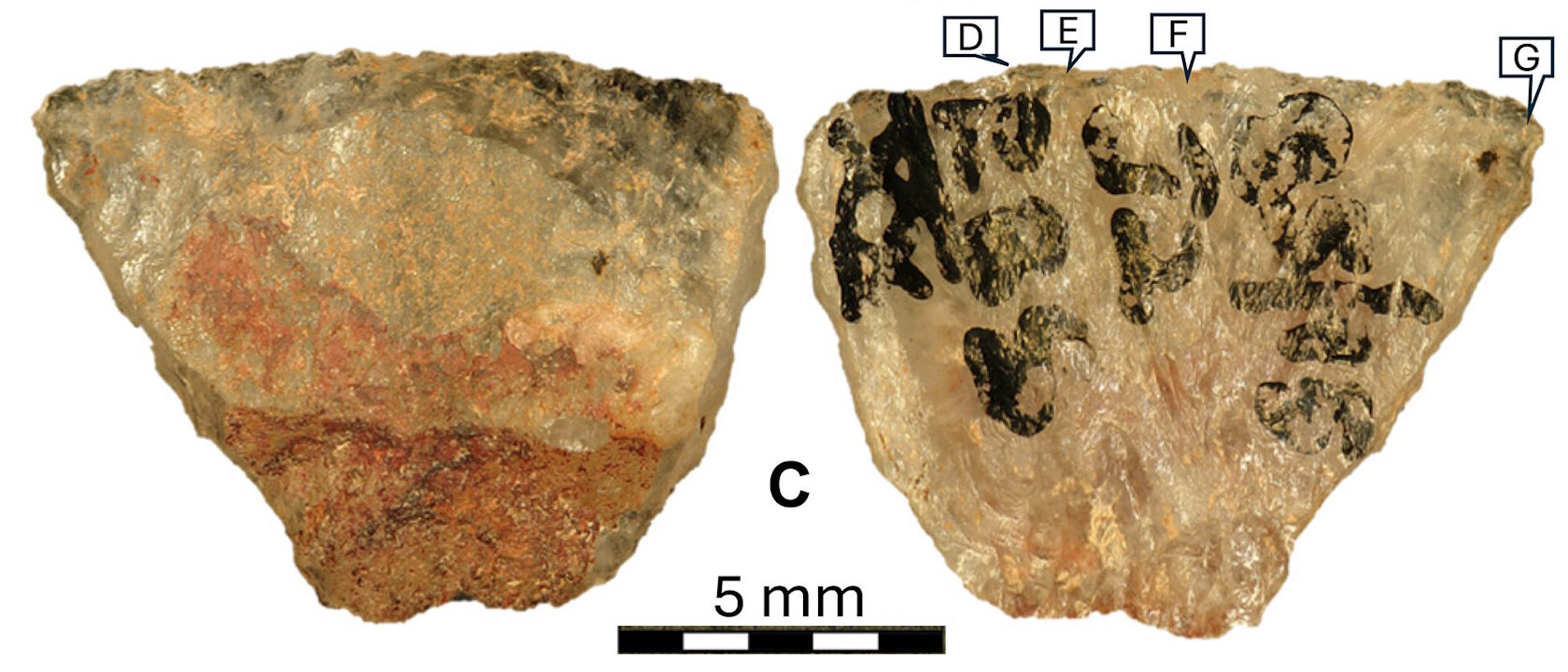 Червоні сліди на одному з мікролітів зберегли сліди отрути, яку давні люди використовували для полювання 60 тисяч років тому.&amp;nbsp;Isaksson et al. /&amp;nbsp;Science Advances, 2026