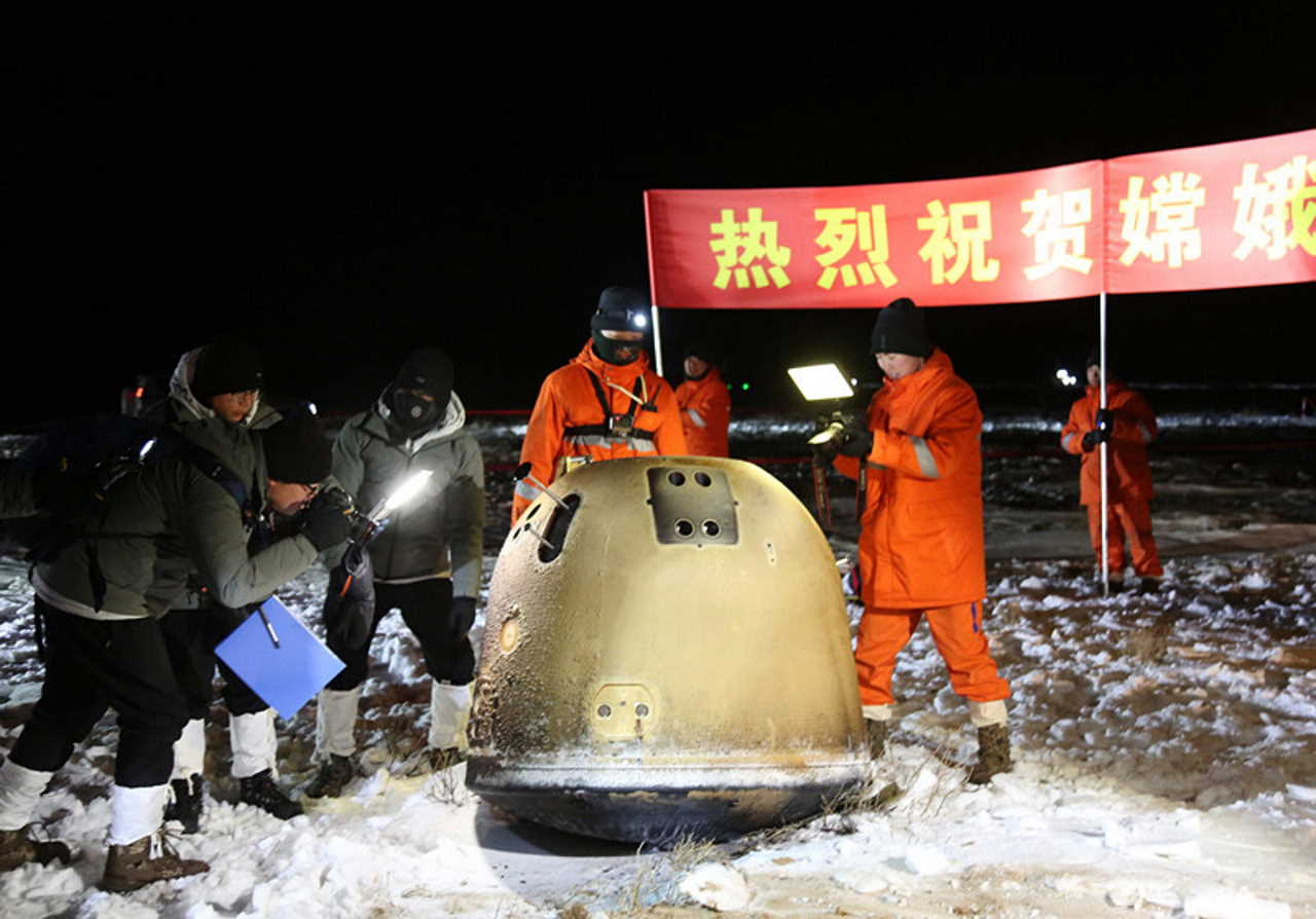 Місце посадки капсули з ґрунтом з «Чан’е-5» у Монголії. Xing Jingping / People's Daily Online