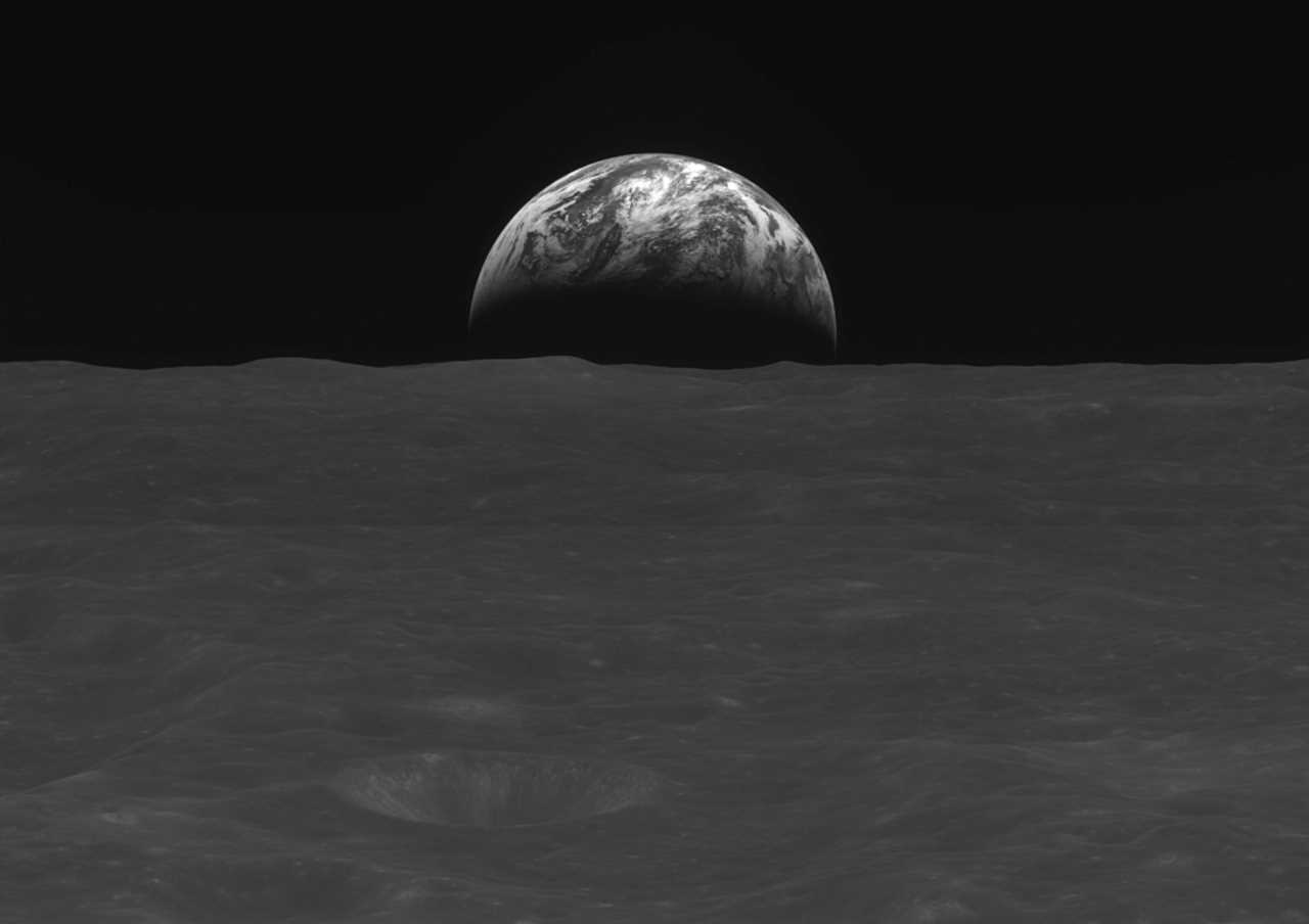 Знімок, отриманий з висоти 119 кілометрів над поверхнею Місяця. KARI