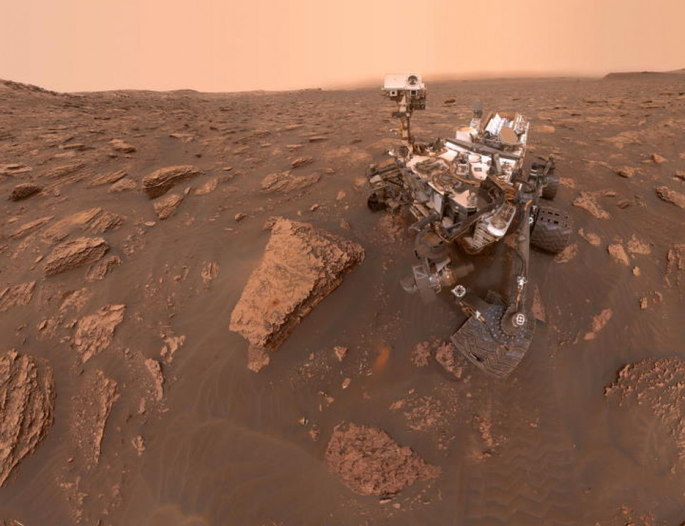 «К'юріосіті» на нижніх схилах гори Шарпа. NASA Science Mars Exploration Program