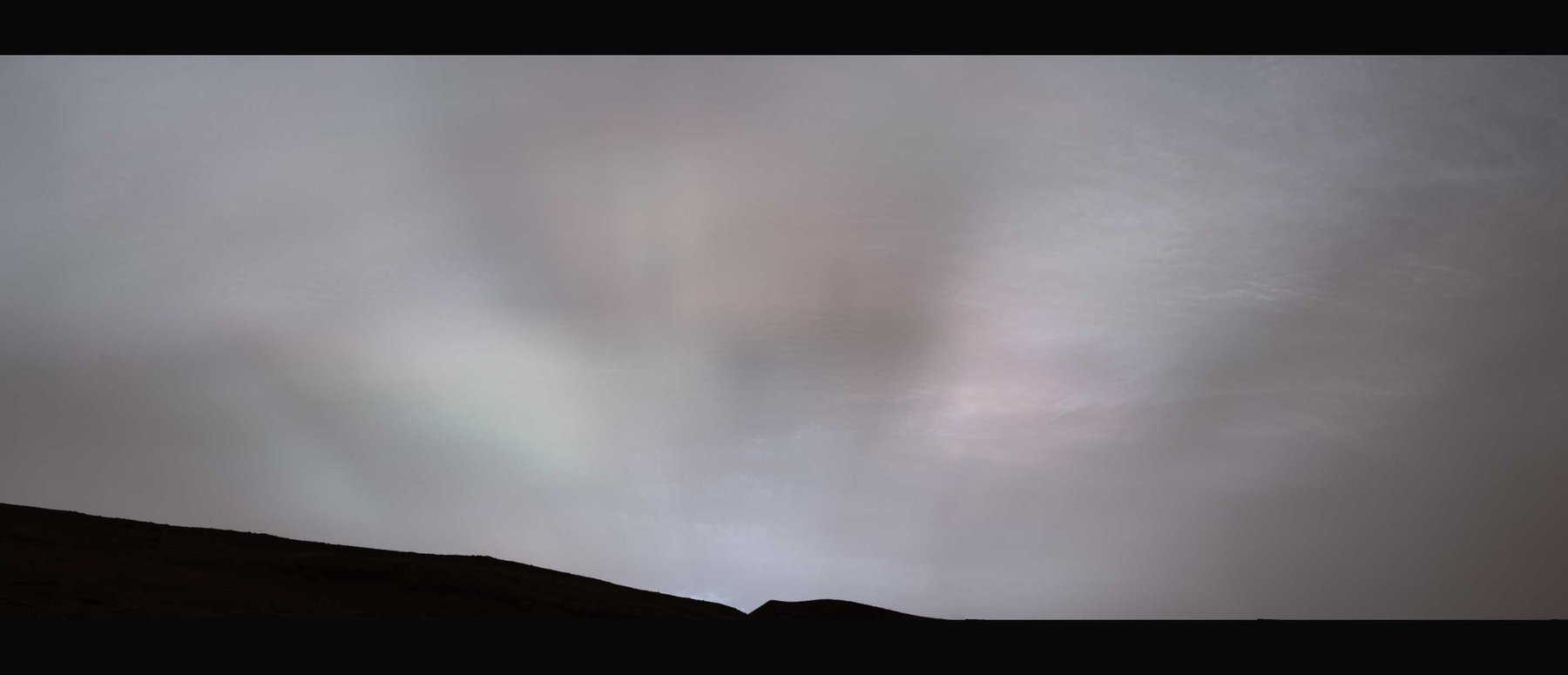 Панорама з сутінковими променями, яку зробив&amp;nbsp;«К'юріосіті».&amp;nbsp;NASA / JPL-Caltech / MSSS
