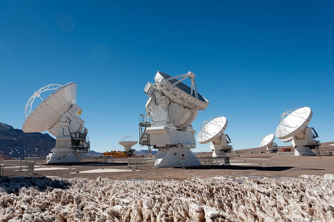 Перші антени телескопа ALMA. ALMA (ESO / NAOJ / NRAO), W. Garnier (ALMA)