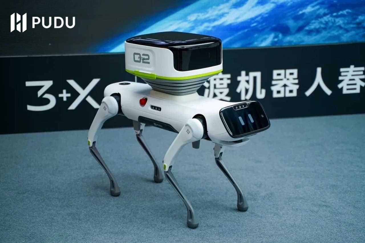 Чотириногий робот-кур'єр зі своїм «рюкзаком», який має вберегти у транспортуванні продукти. Pudu Robotics