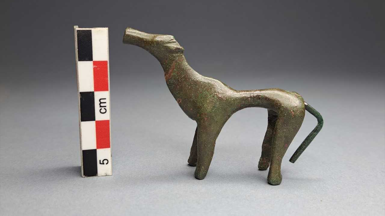 Бронзовий собака з храму Посейдона. Міністерство культури Греції