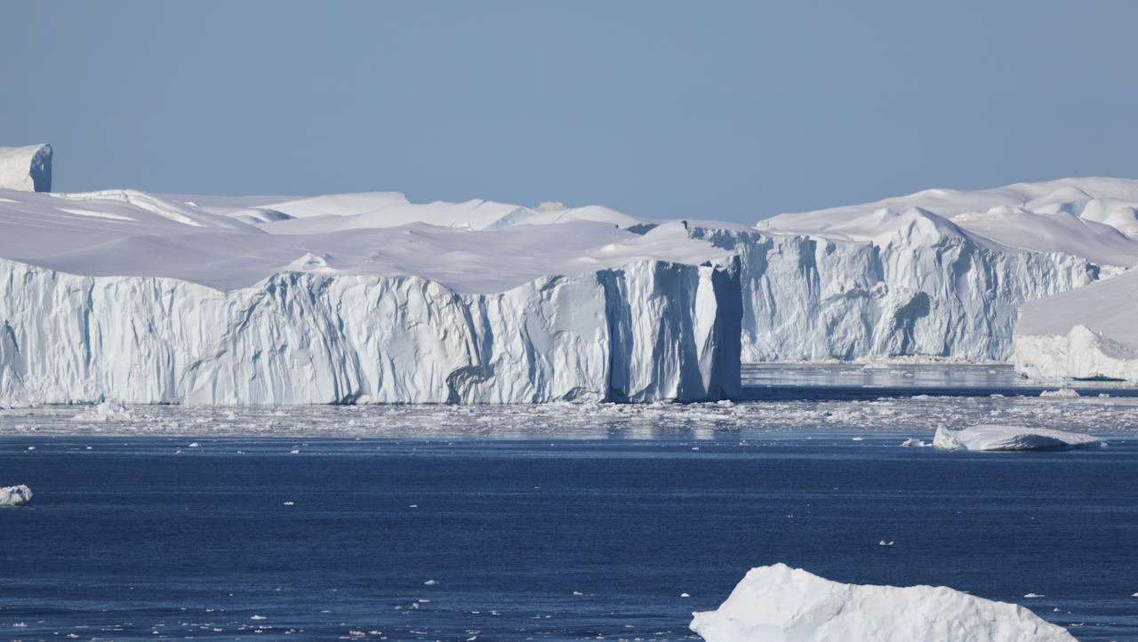 Айсберг у водах Гренландії.&amp;nbsp;66 north /&amp;nbsp;Unsplash