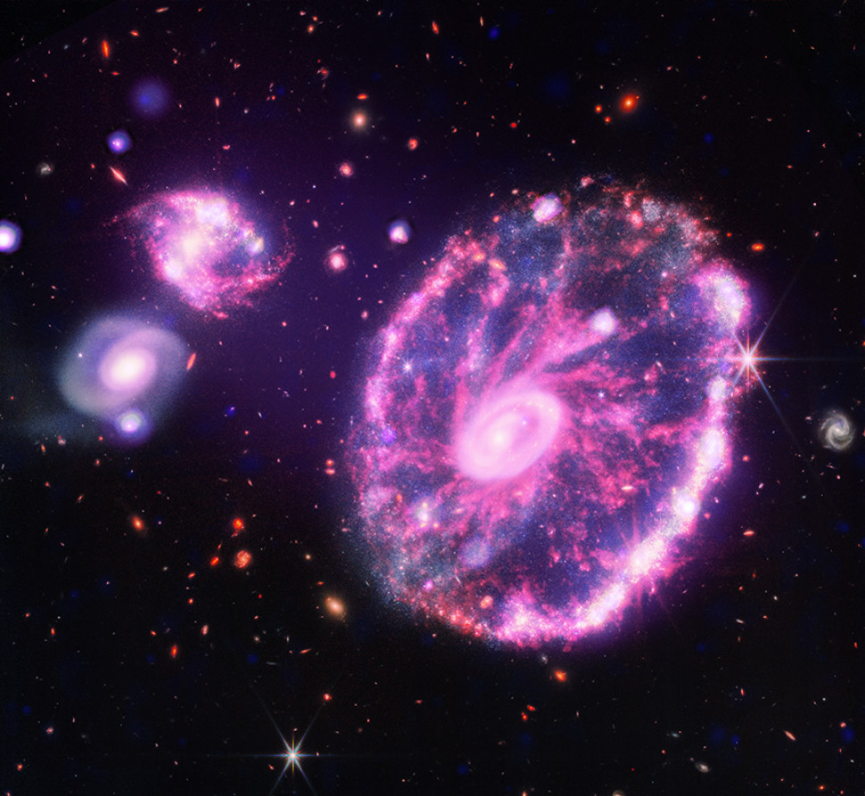 Композитне зображення галактики Колесо Воза.&amp;nbsp;X-ray: NASA/CXC; IR: NASA/ESA/CSA/STScI
