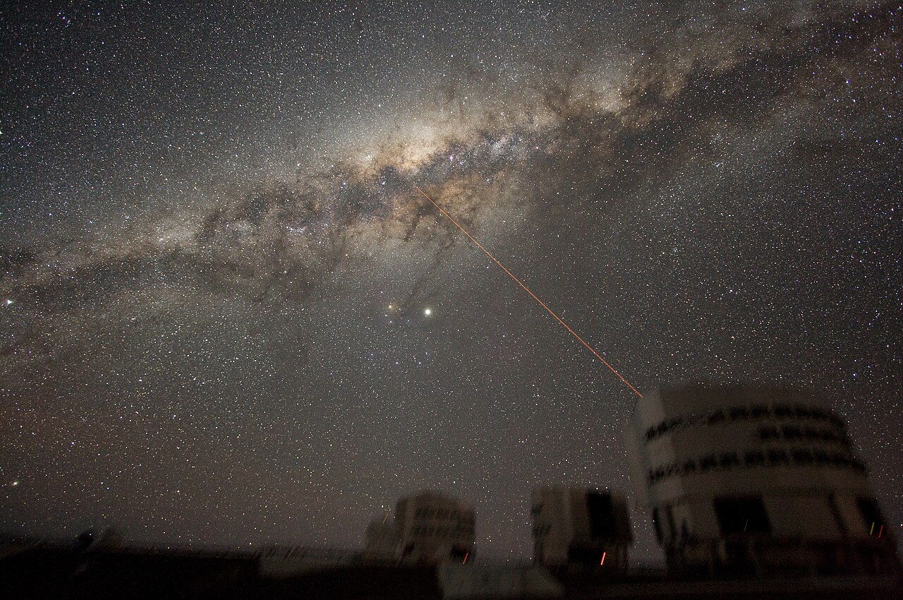 Нічне небо над телескопом VLT. ESO