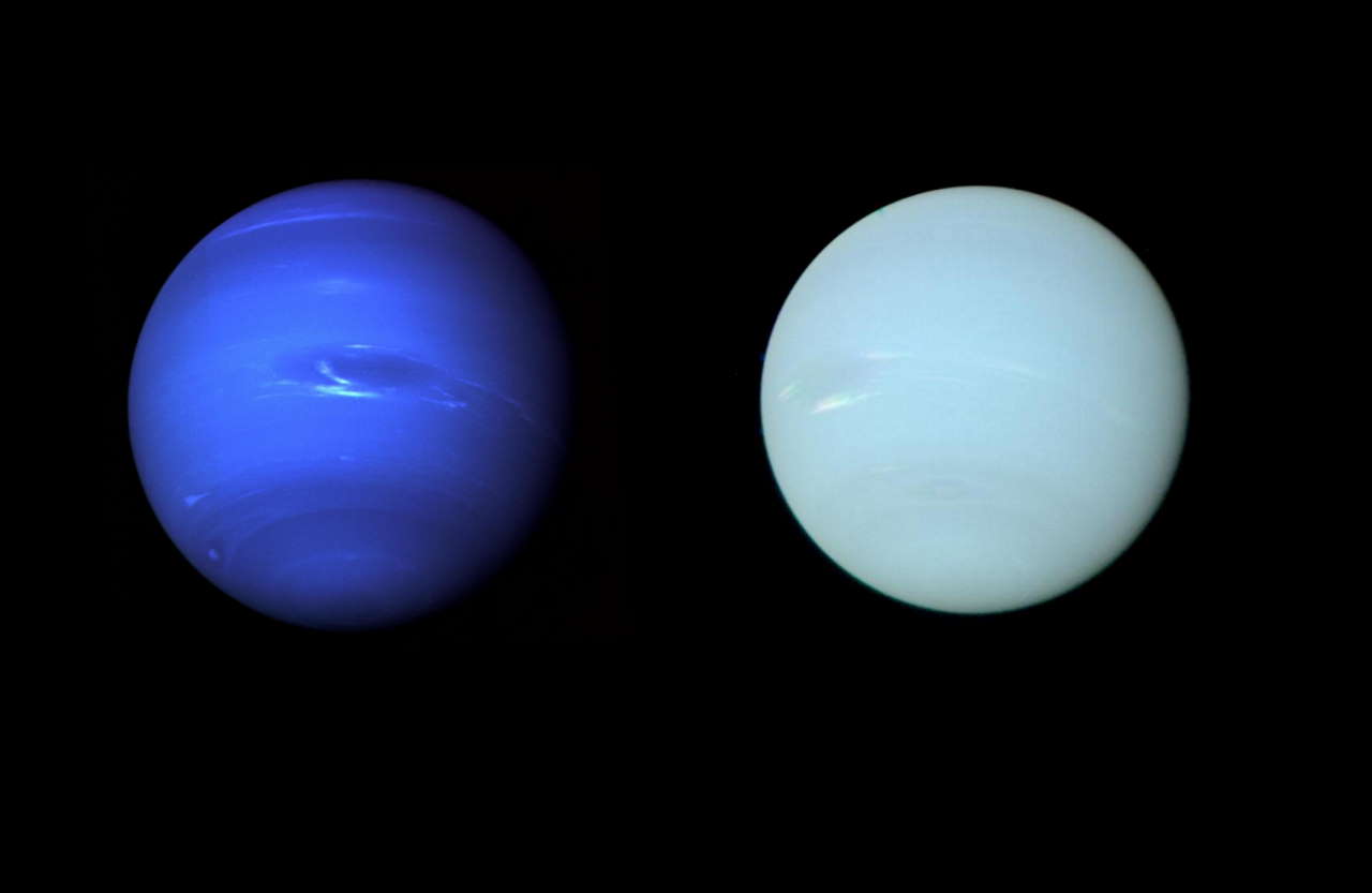 Знімок Нептуна, який отримав&amp;nbsp;«Вояджер-2» (зліва), а також оброблена у цьому дослідженні світлина Нептуна, на якій видалили ефекти контрастності. University of&amp;nbsp;Oxford 