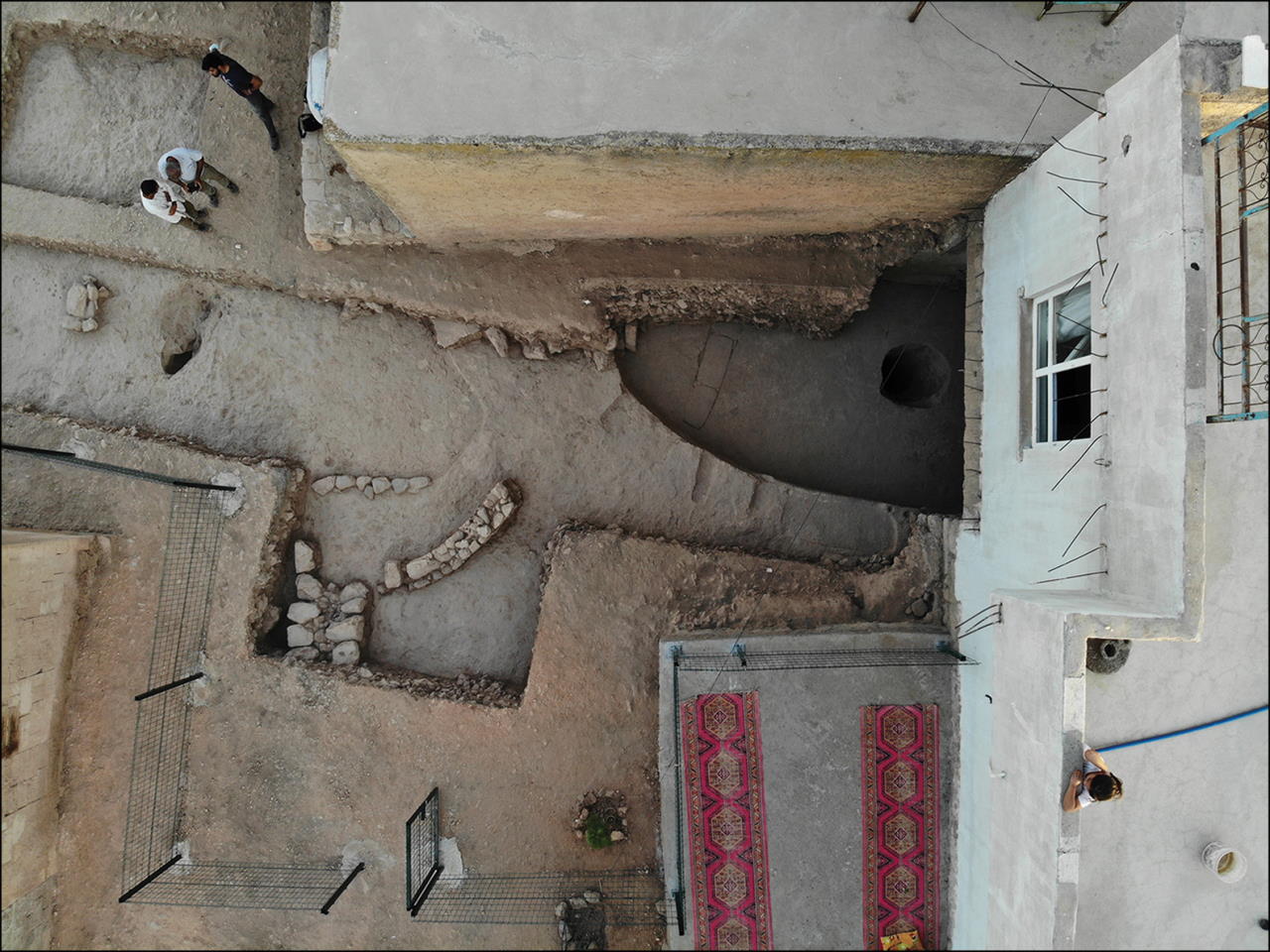 Громадська будівля з&amp;nbsp;IX тисячоліття до нашої ери, яку відкопали під сучасним будинком.&amp;nbsp;Eylem Özdoğan / Antiquity, 2022