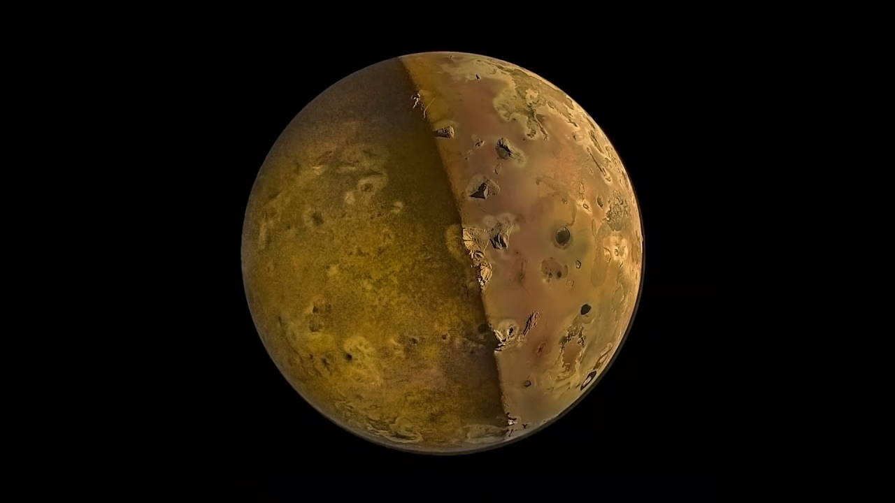 Скомпоноване з різних кадрів від&amp;nbsp;«Юнони» зображення Іо. Юпітером освітлена ліва частина супутника.&amp;nbsp;NASA / JPL-Caltech / SwRI / MSSS