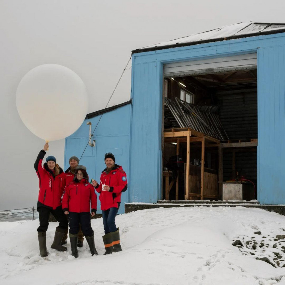 Над українською антарктичною станцією вперше запустили радіозонди