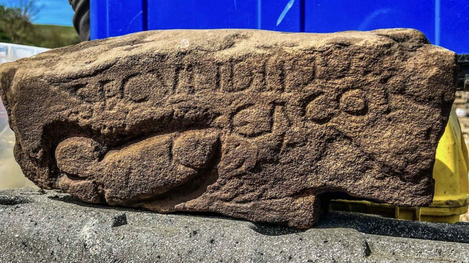 В Англії відкопали давньоримське графіті. Це фалос з образою