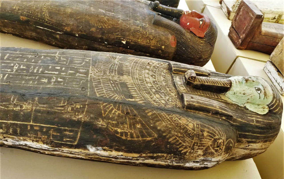 250 саркофагів та 150 стародавніх бронзових статуй знайшли в Єгипті