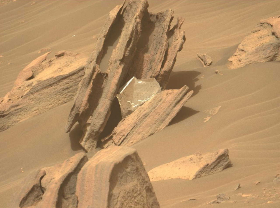 «Персеверанс» знайшов «звалище» решток своєї посадкової системи на Марсі