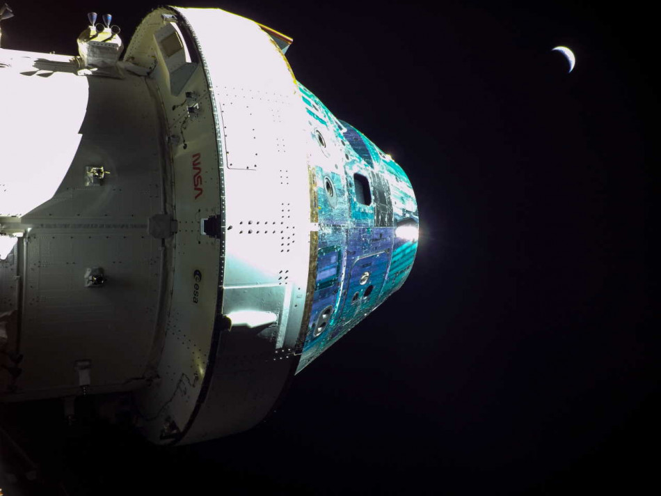 Космічний корабель «Оріон» вийшов на траєкторію повернення на Землю