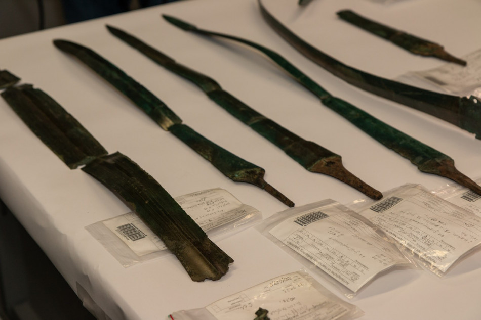 Одразу сім 3 000-літніх мечів віднайшли у Німеччині