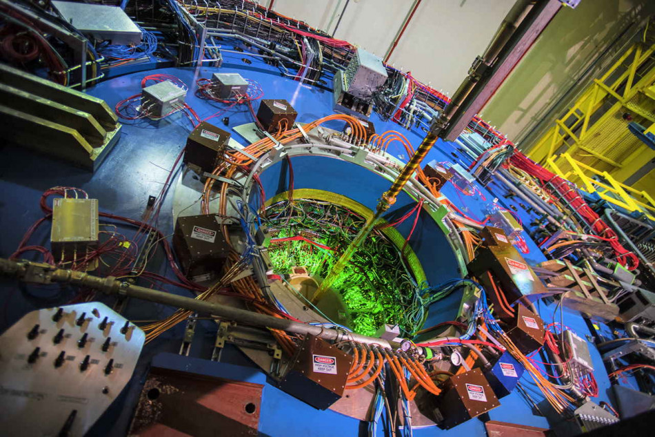 Зіткнення іонів на прискорювачі частинок породило найсильніше у Всесвіті магнітне поле