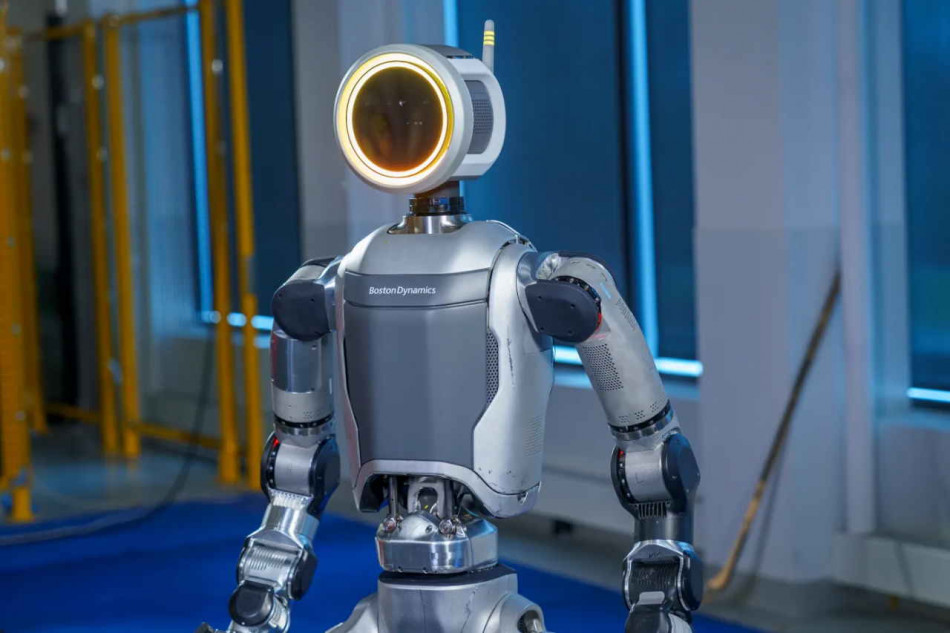 Людиноподібний робот Atlas став електричним