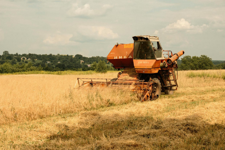 Російське вторгнення змусило українських фермерів вдвічі скоротити використання добрив