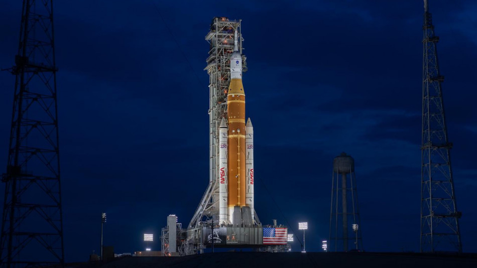 Перший за 50 років пілотований політ до Місяця відклали на місяць