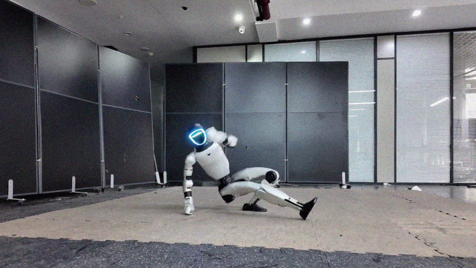Людиноподібний робот Unitree G1 навчився робити сальто й рухи брейкдансу