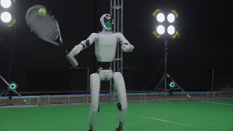Людиноподібний робот Unitree навчився грати в теніс за записами гравців-аматорів
