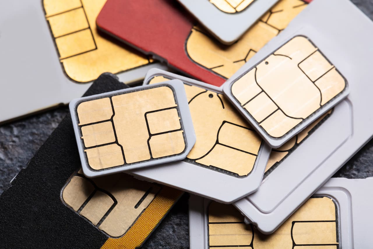 Через вразливість SIM-карток дослідники вимкнули зв'язок на смартфонах і прочитали файли з IoT-пристроїв